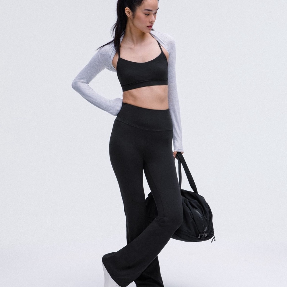 Lululemon Groove Nulu Super-High-Rise Flared Pant (Regular) *NWT 6/Black - Picture 5 of 8